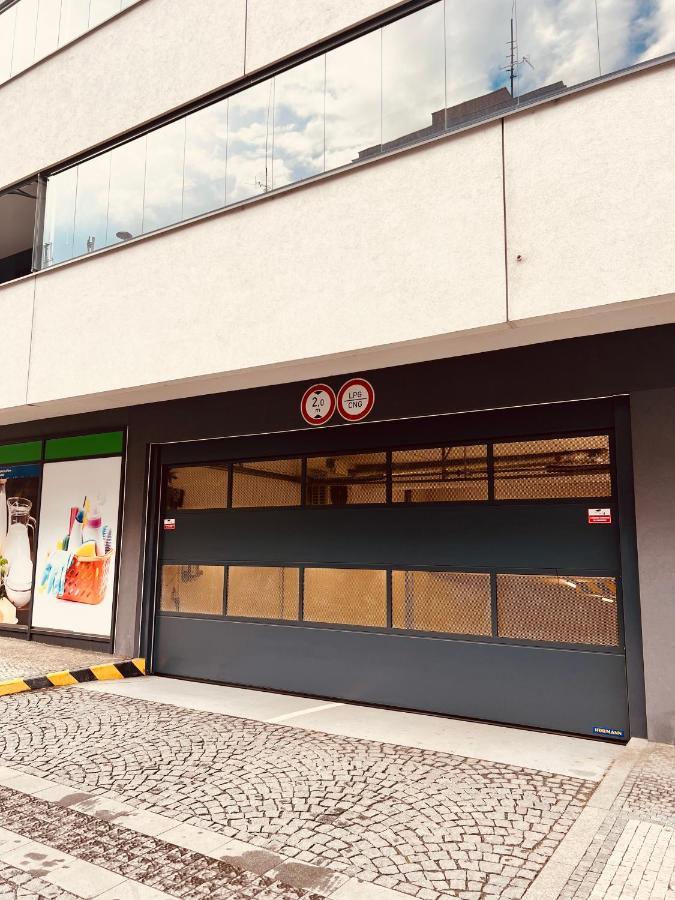 White Pearl Studio With Parking In Holesovice 布拉格 外观 照片